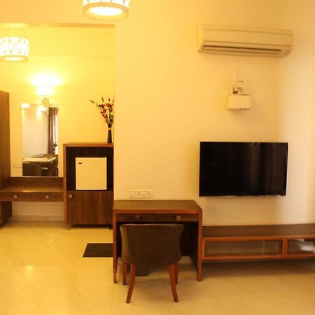 Hotel Grand 3D Bhuj Eksteriør bilde
