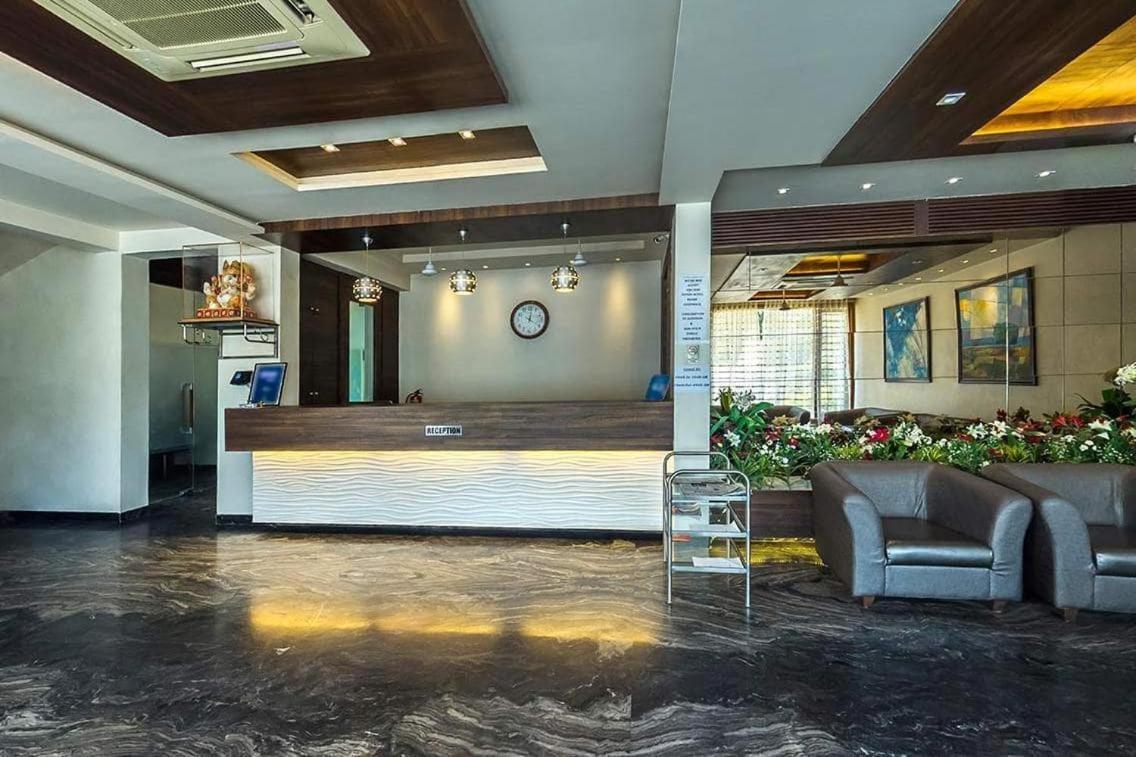 Hotel Grand 3D Bhuj Eksteriør bilde
